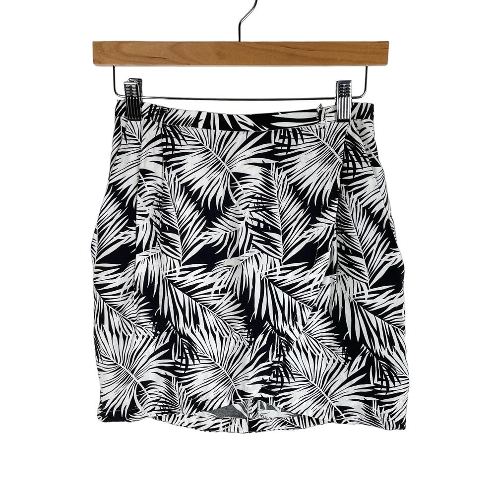 H&M Tropical Floral Mini Skirt Size 4 Black White Beach Coastal